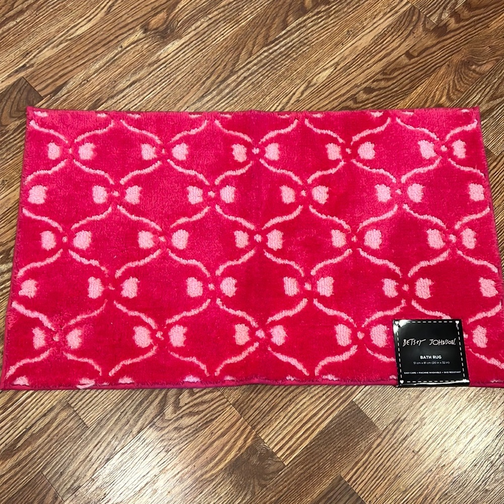 NWT Betsey Johnson bath rug